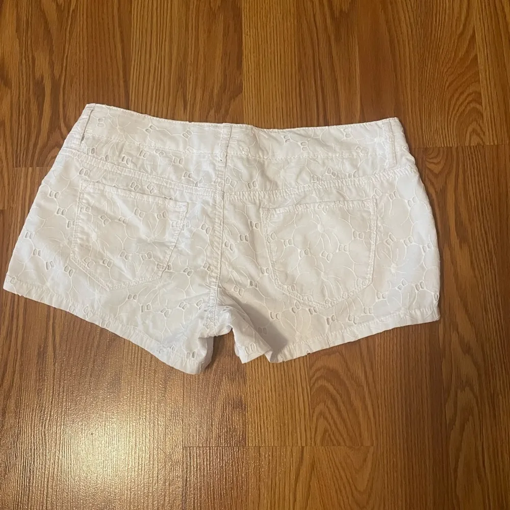 Aeropostale Floral Eyelet White Bootie Shorts Beach Casual Size 3 - Image 4