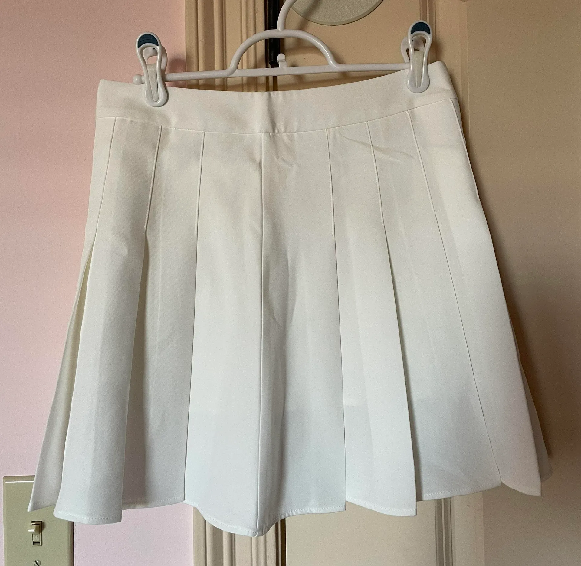 SheIn Pleated White Skirt - Image 3