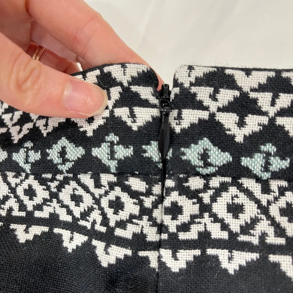 Black and White Patterned Women's Skirt - Image 3