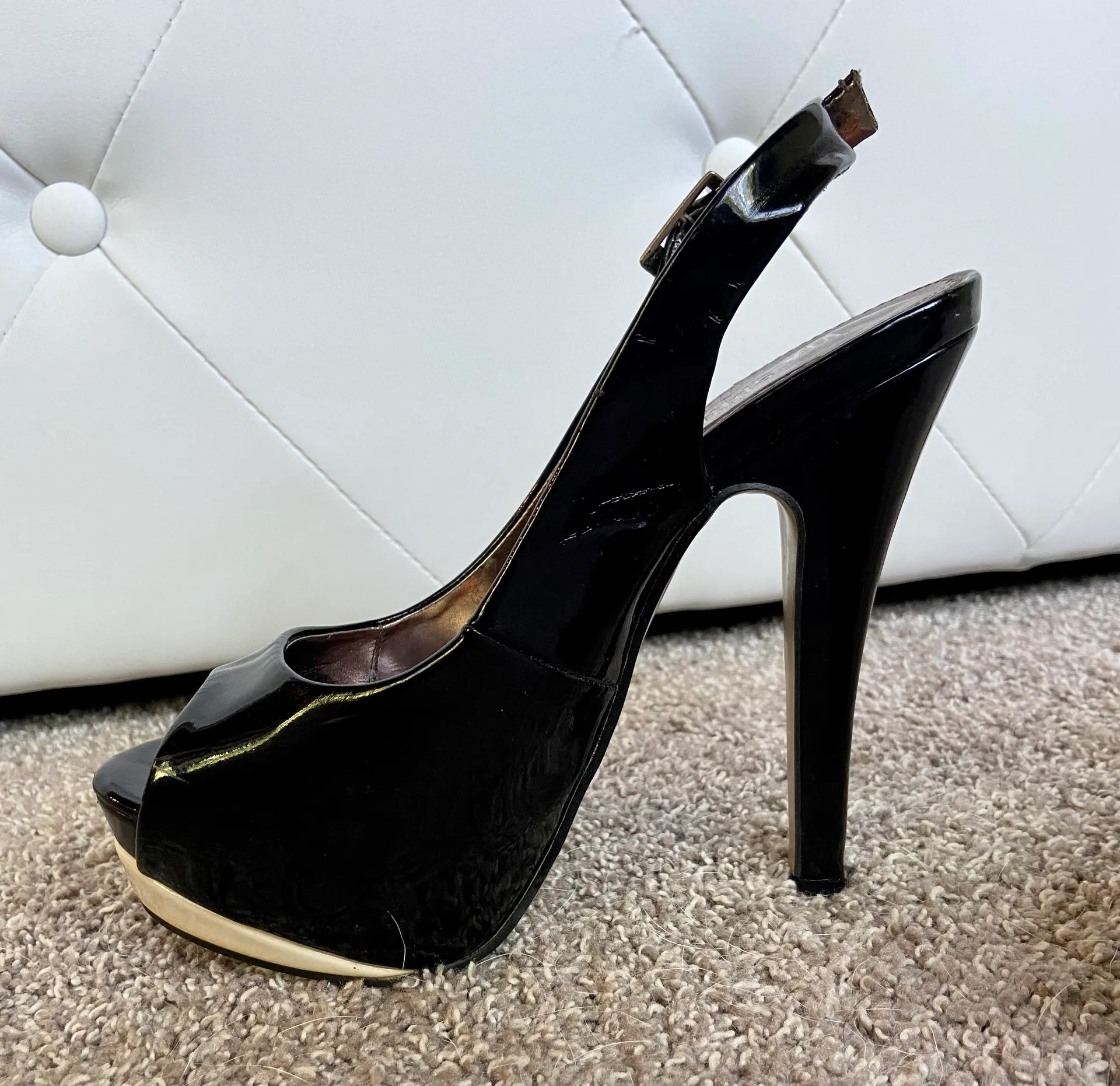 Via Spring Black Heels Size 6 - Image 2