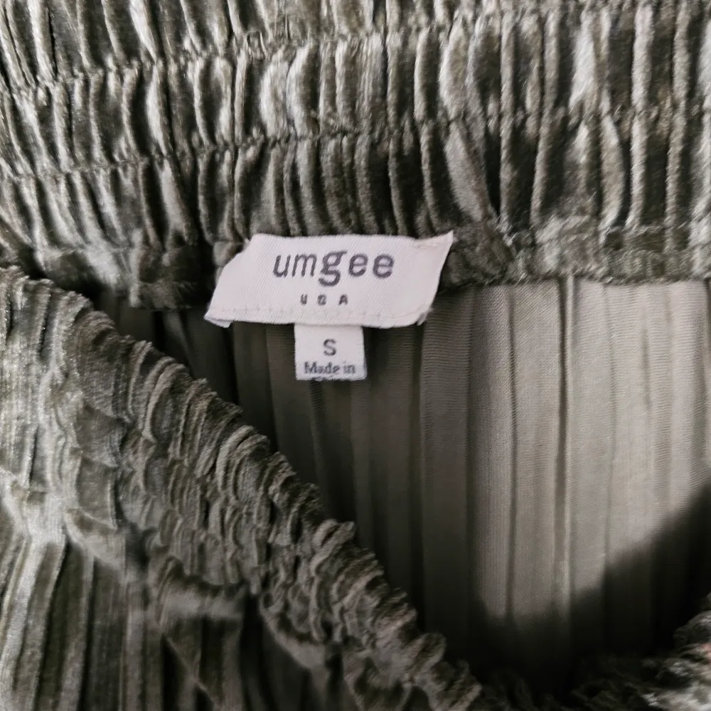 Umgee Olive Velvet Pleated Pull On Maxi Skirt Size Small - Image 6