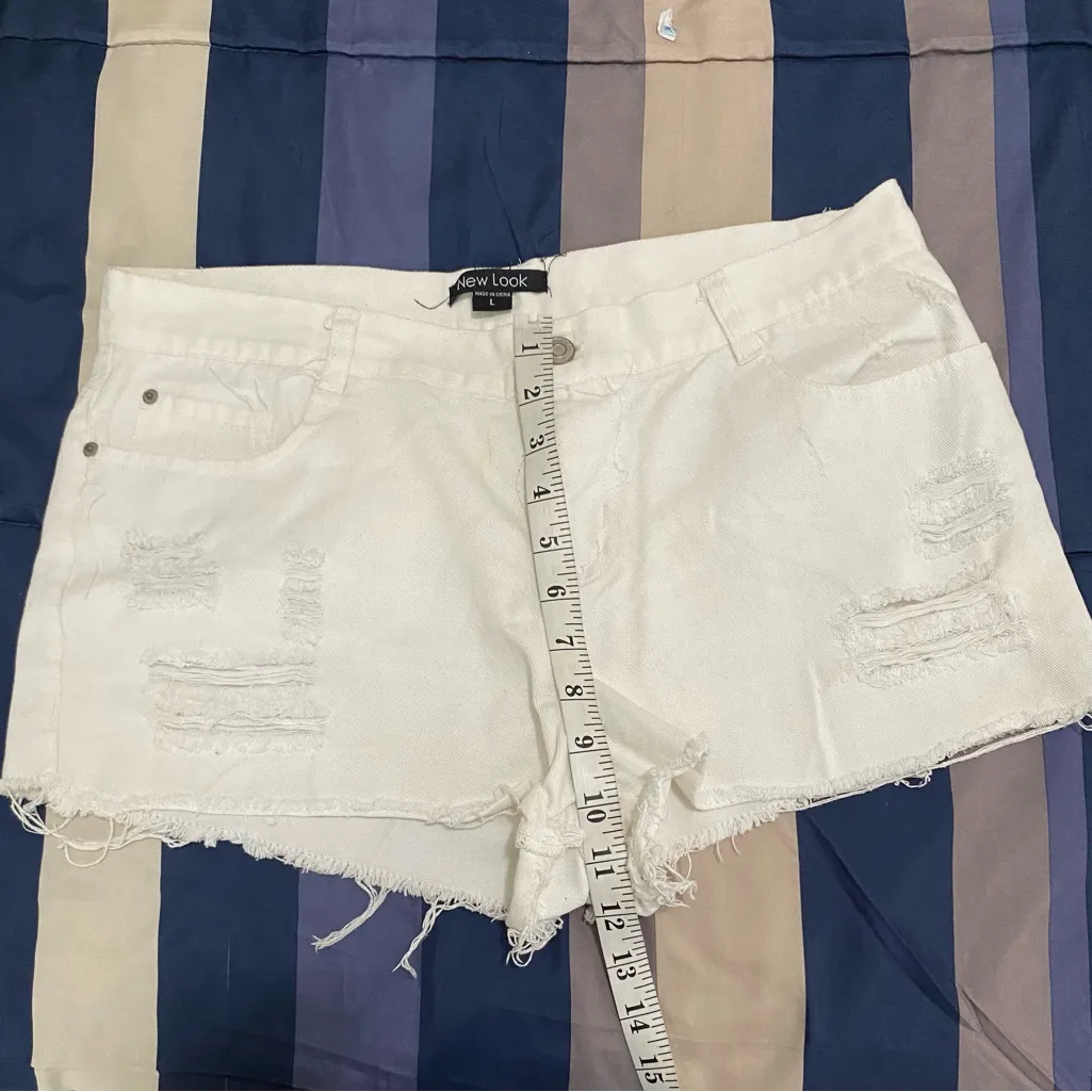 New Look Cream Distressed Jean Shorts - Image 9