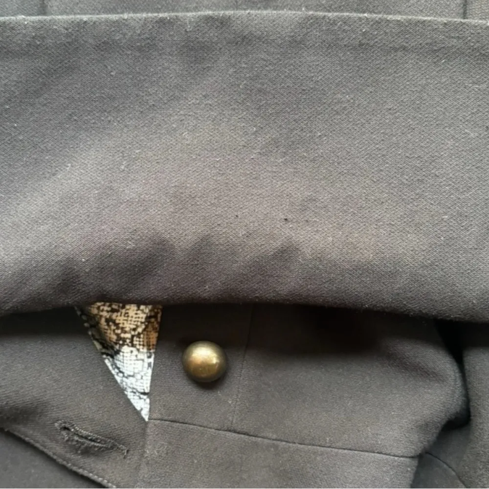 CAbi Black Fitted Button-Up Blazer - Size 2 - Image 15