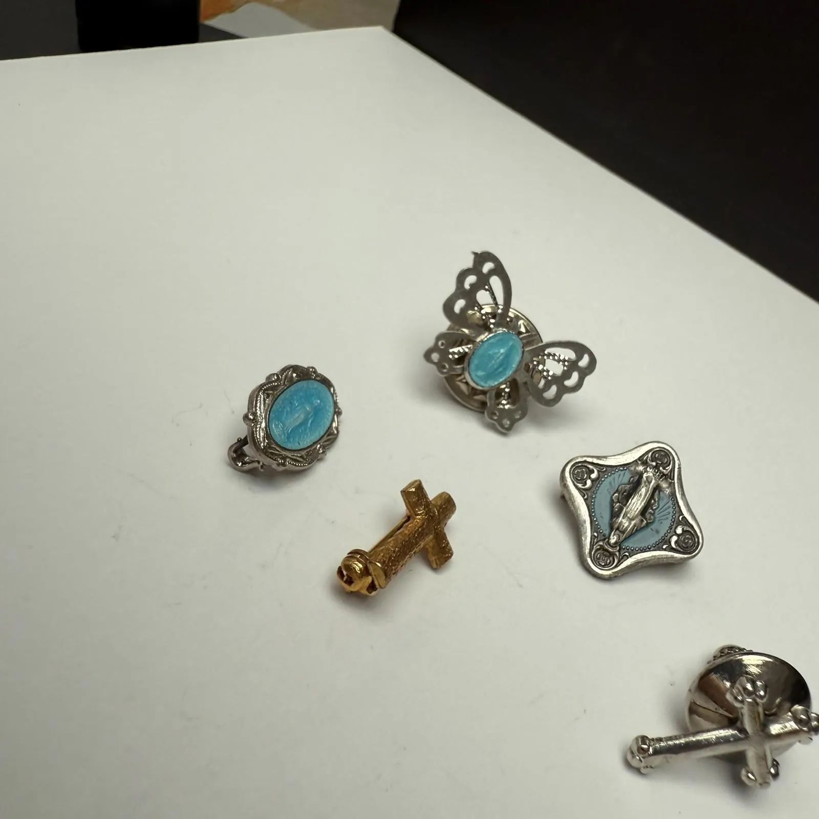 Lot Of 5 Small Brooch / Tack Pins - Image 4