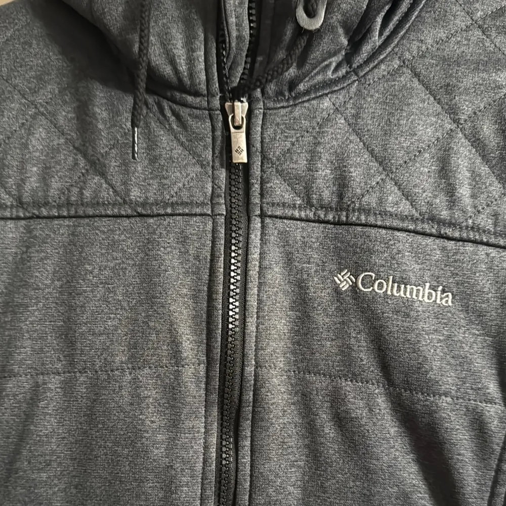 Columbia Gray Puffer Jacket with Quilted Design - Image 2