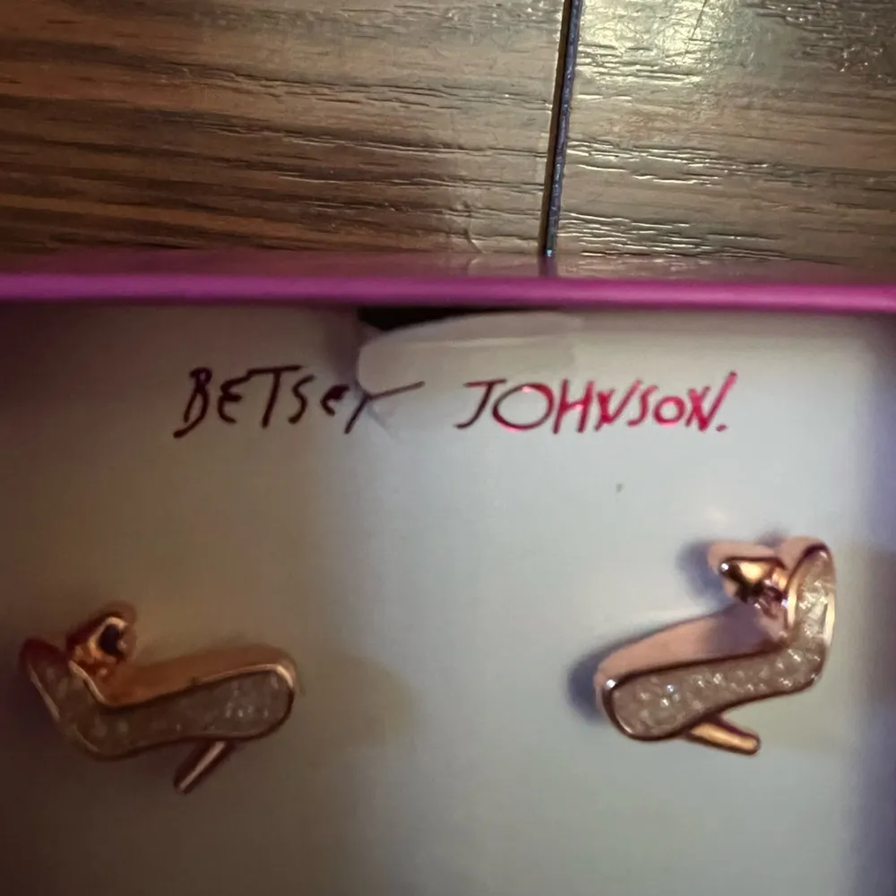 Betsey Johnson rose gold and drusy high heel shoe stud earrings - Image 3
