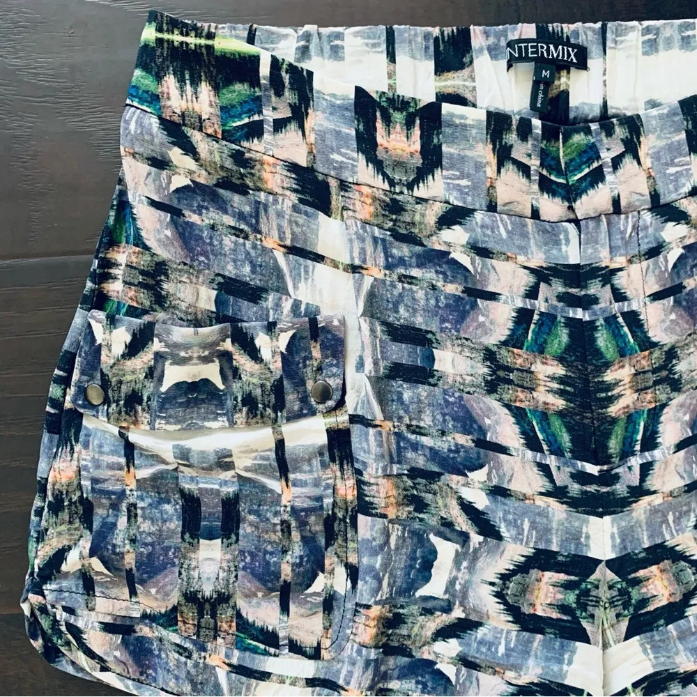 INTERMIX Women's Cute Geo Print 100% Silk Dressy Shorts | Size: M - Image 2