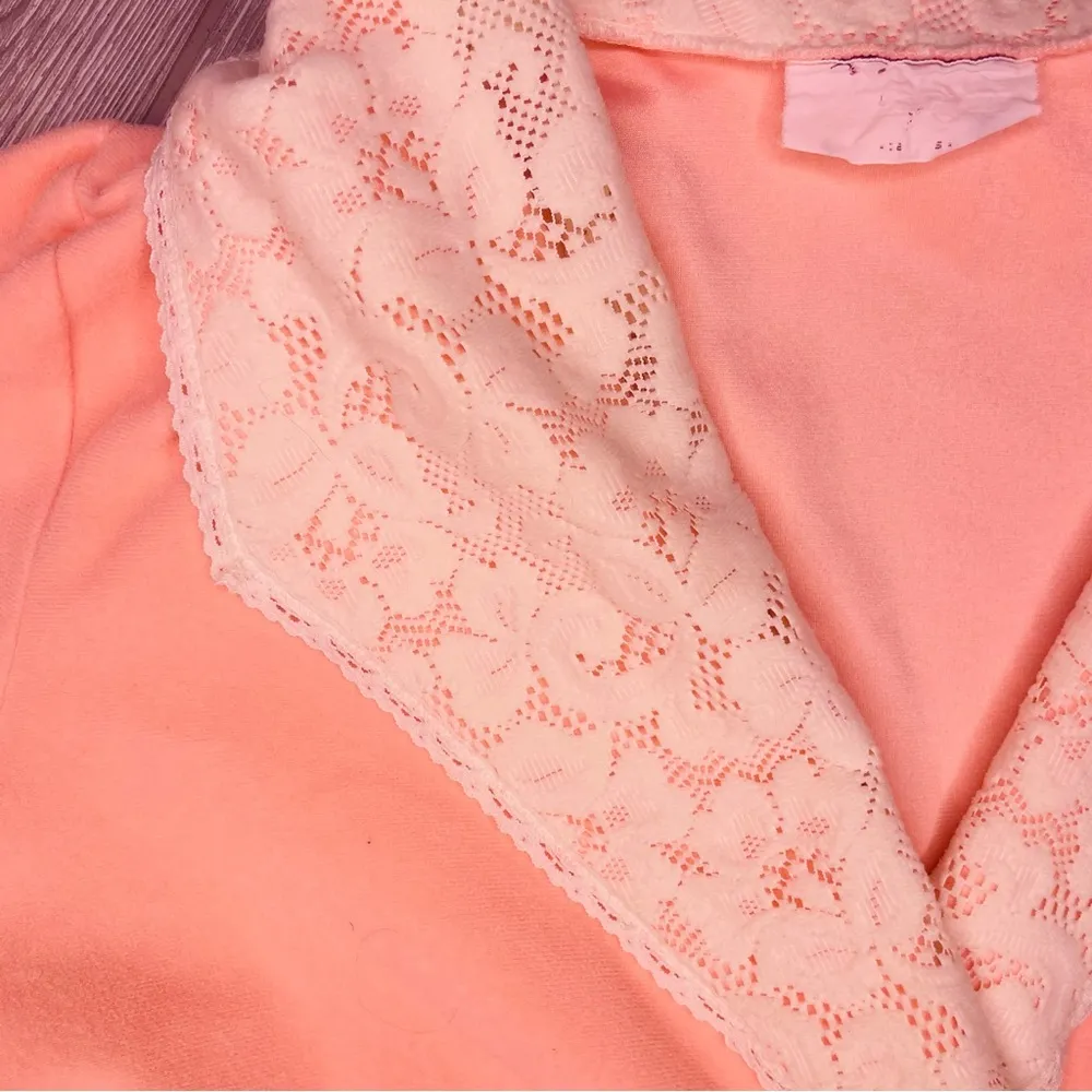 Vintage Vanity fair pink and lace sleeper wear robe pajamas - Image 9