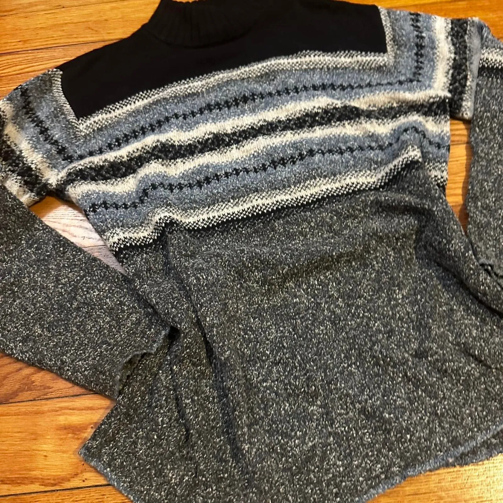 Grey and black sweater b - Image 3