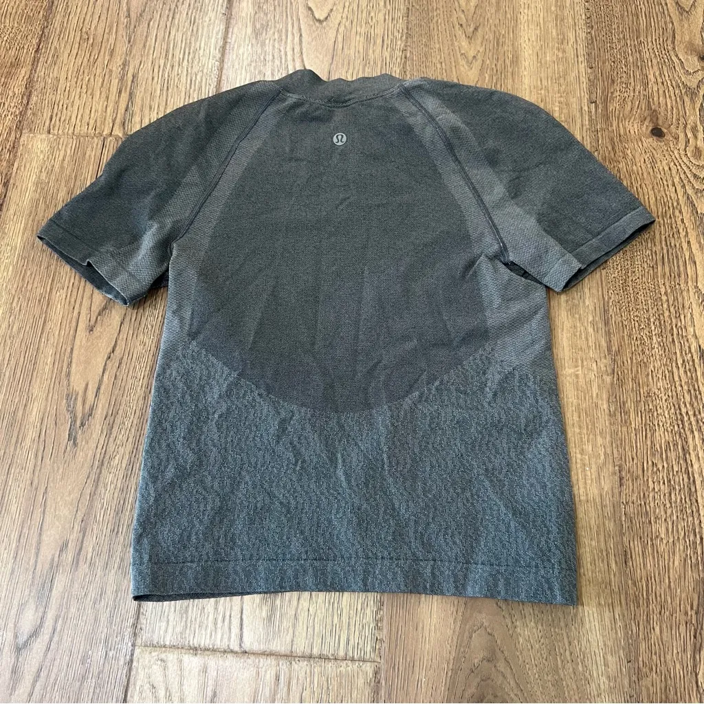 Lululemon Seamless Training Short Sleeve Gull Grey - Image 4