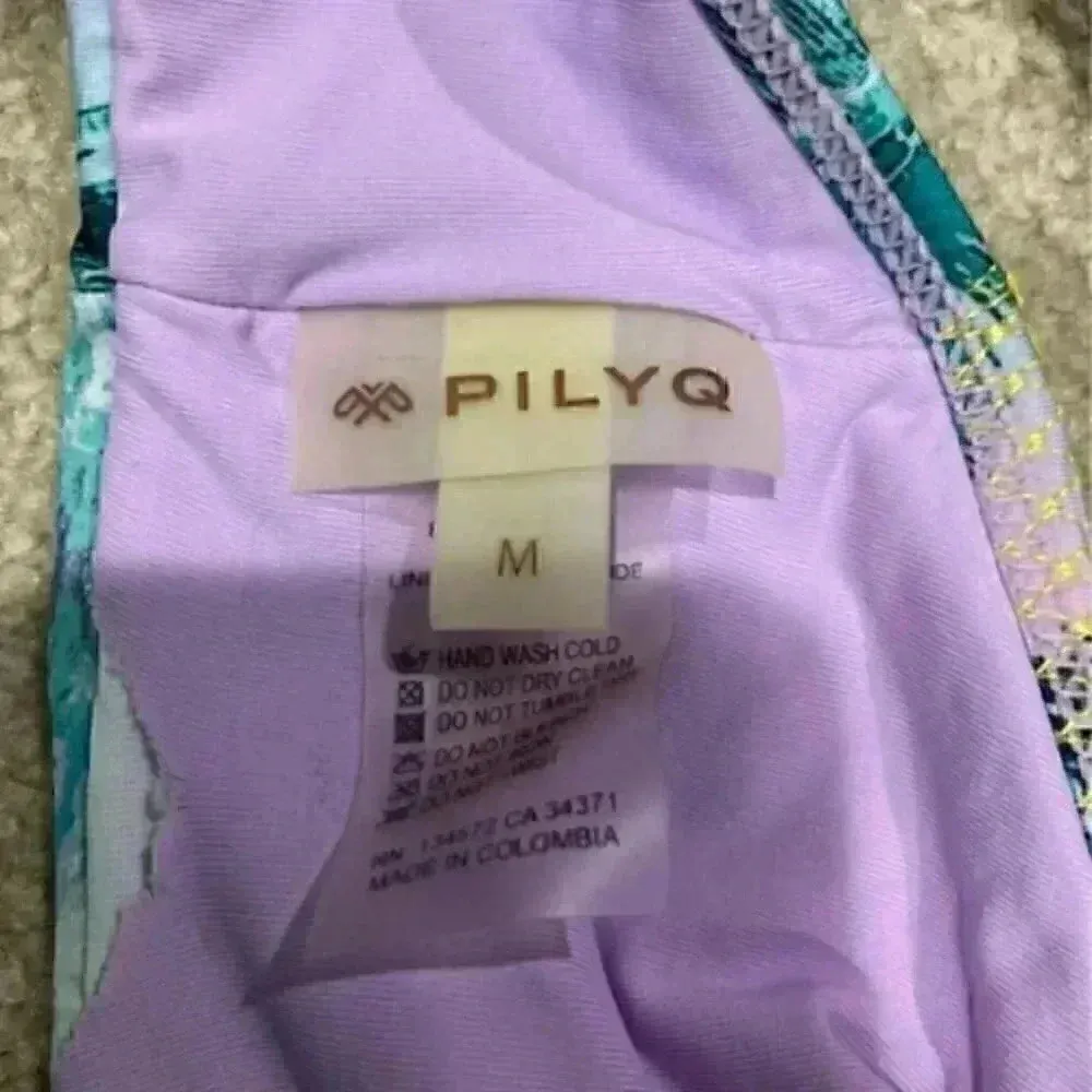Pilyq palm tree bikini top in size medium - Image 3