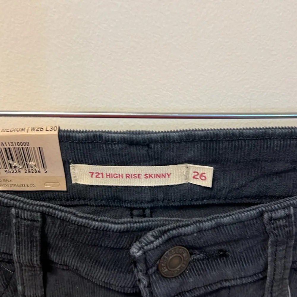 Levis Women 721 High Rise Skinny Jean Caviar Luxe-Corduroy Black NWT - Image 3