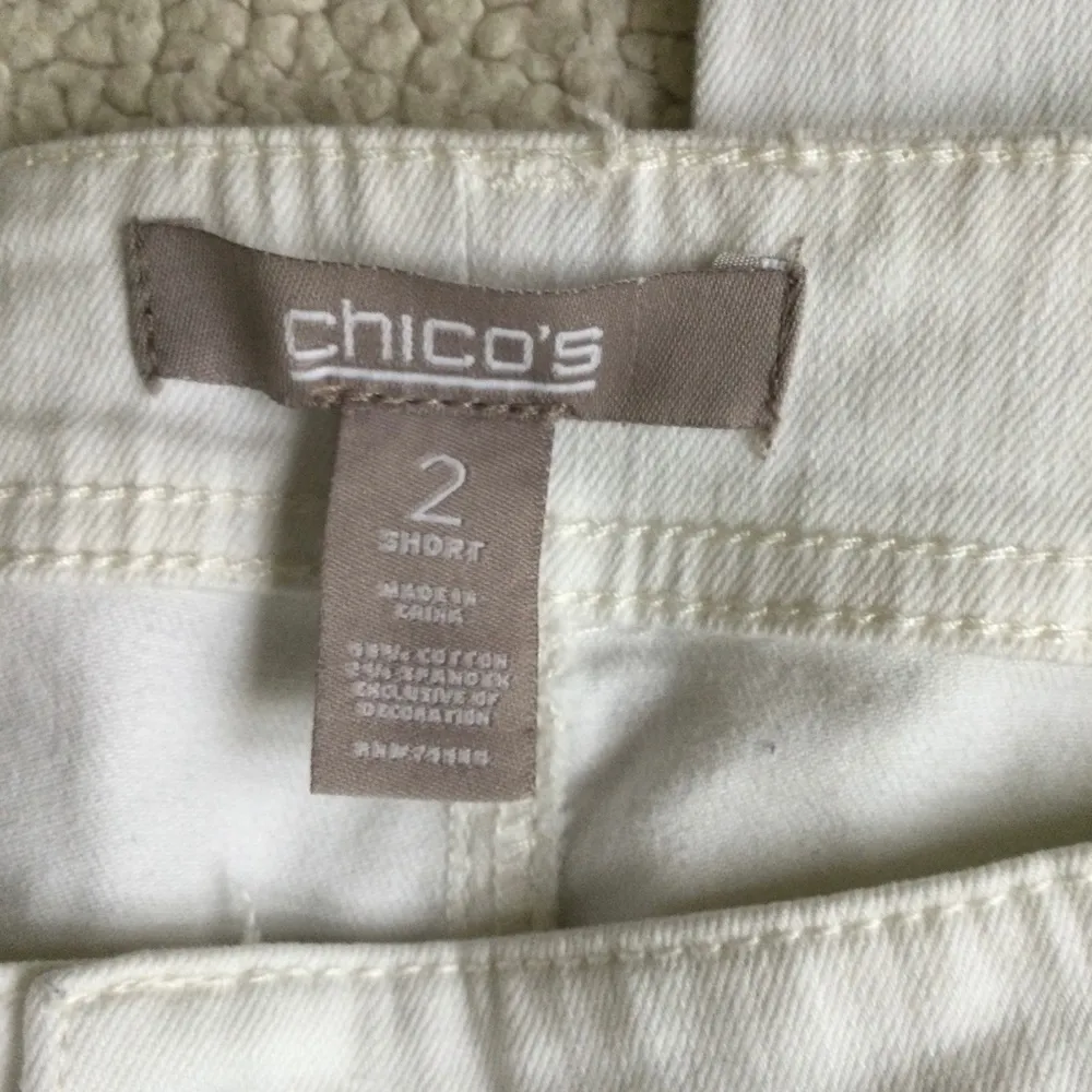 White Jeans Bedazzled Embellished Embroidered Pockets - Sz 2 Short - Image 13