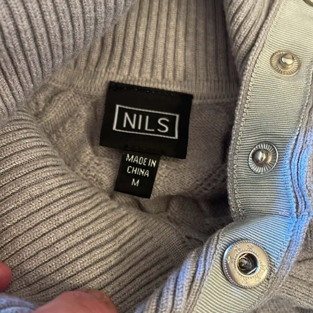 NILS Cozy Knit Sweater with Buttoned Collar SIZE M Gray Size M - Image 4