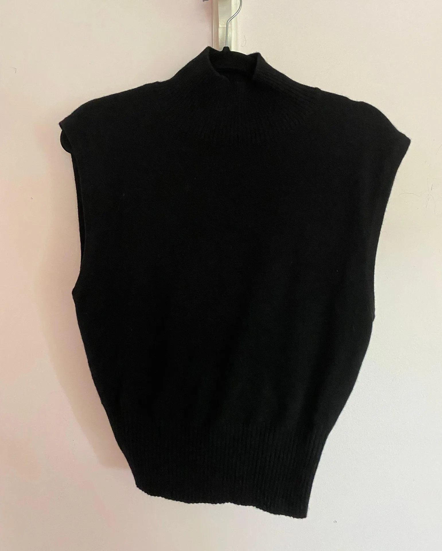 Arco Cashmere Sleeveless Turtleneck Sweater - Image 2