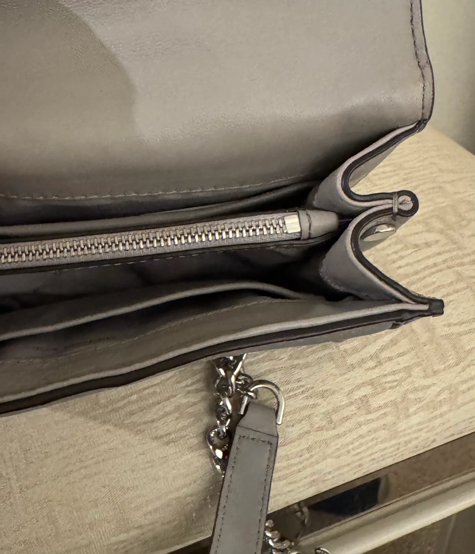 Small Pearl Grey Shoulder Purse - Image 6