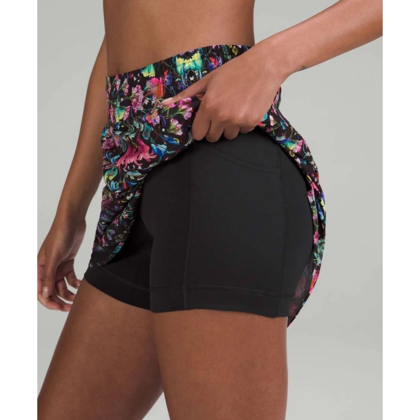 Lululemon Hotty Hot High-Rise Skirt Size 10 in Flowerscope Black Multi Vibrant - Image 3