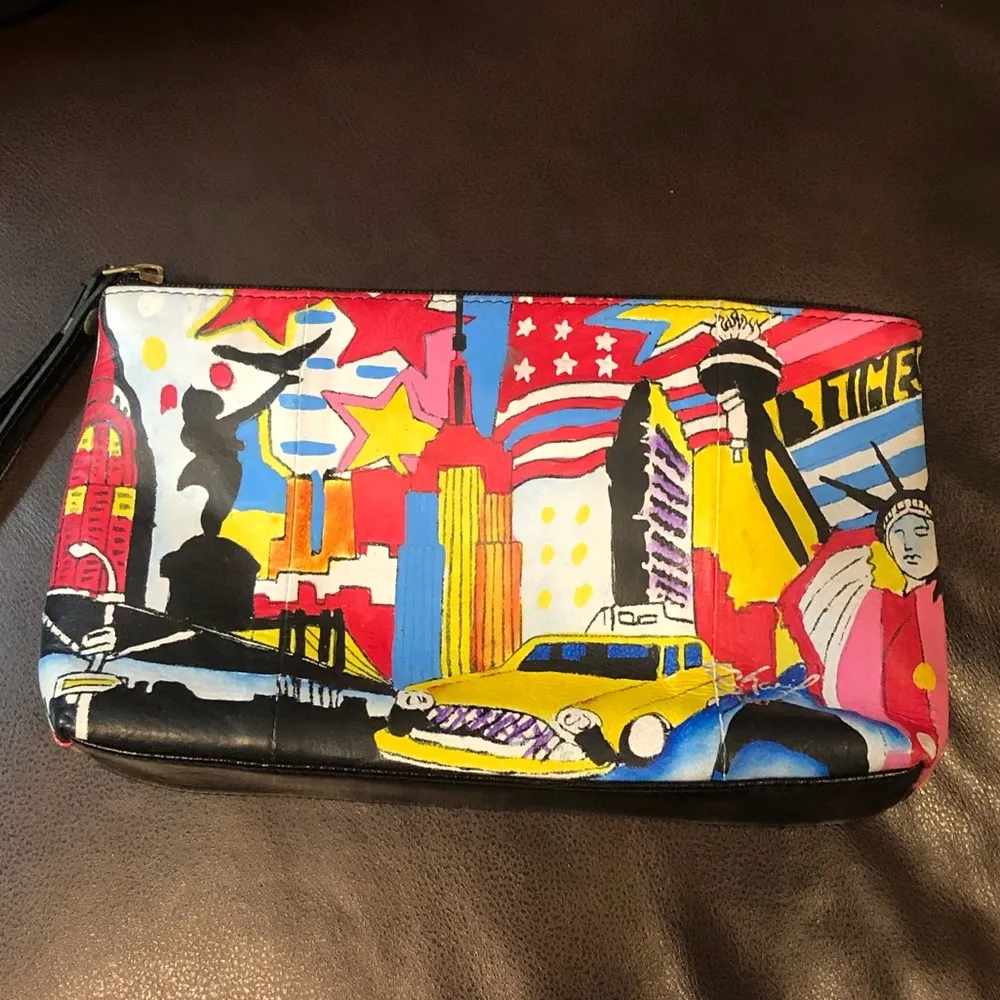 SHARIF New York City Landmarks Limited Edition Hand Painted Wristlet Clutch Black - Image 5