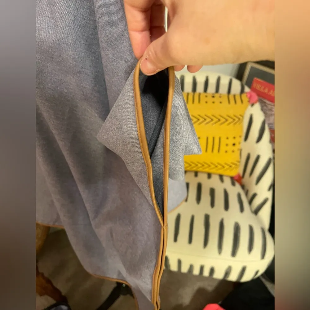 Women’s Tuckernuck Blue Piper Poncho Funnel Neck OS Soft Preppy Leather Trim Size undefined - Image 4