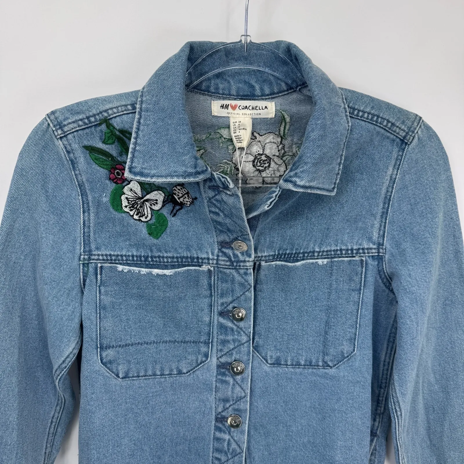 H&M x Coachella Festival Jean Jacket Womens 4 Blue Denim Embroidered NEW - Image 2