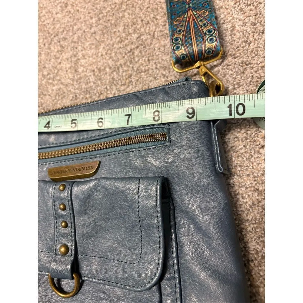 Stone Mountain Crossbody faux leather bag with guitar strap - Image 6