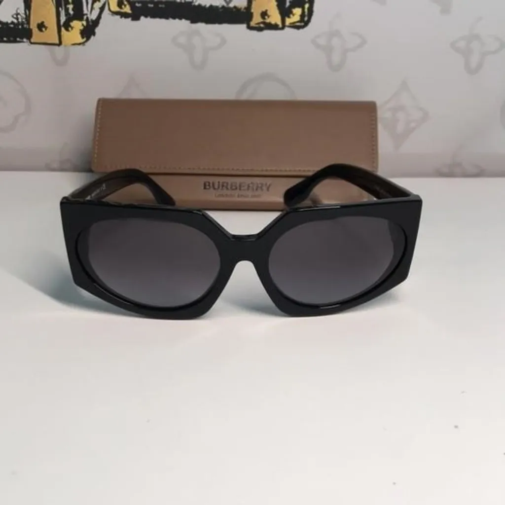 New Authentic Burberry BE4306 3001 Black Sunglasses - Image 3