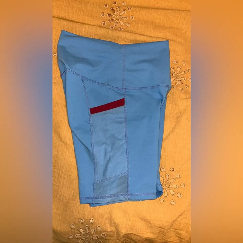 Fabletics powerHold blue biker shorts - Image 3