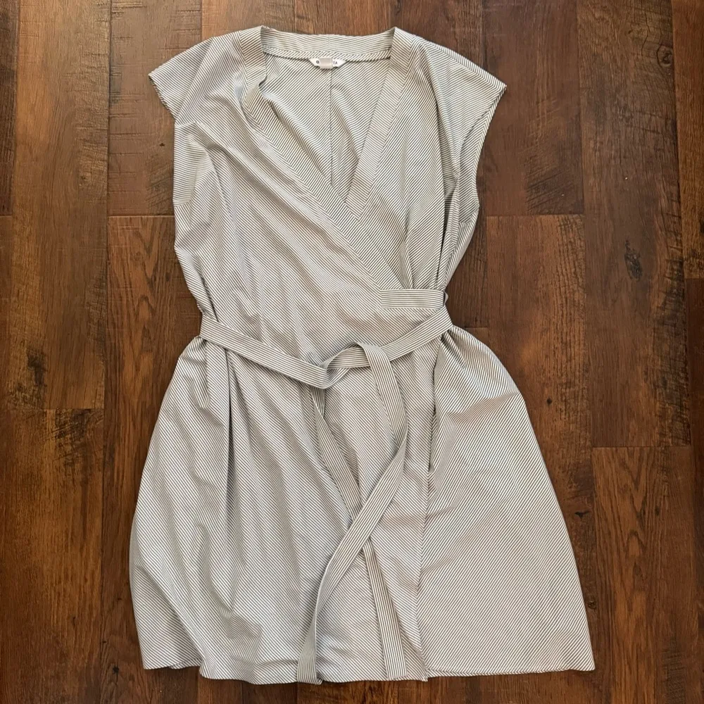 ATHLETA grey/white stripe wrap dress, plus size 2X - Image 3