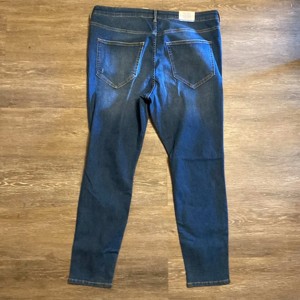 Medium Wash Curvy Jeggings Size 18 NWT - Image 3