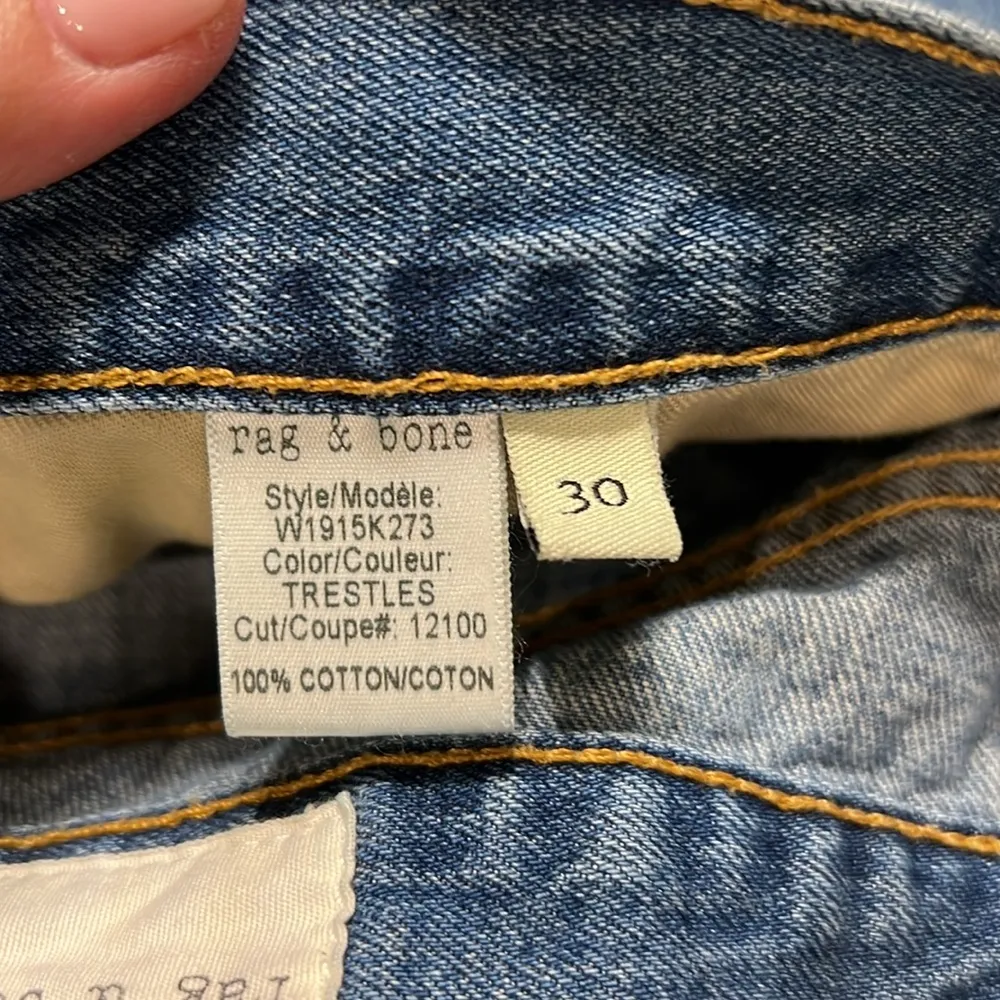 Rag & Bone Size 30 Mid Wash Cotton mid rise Cuffed Denim Shorts, sold as is. - Image 8