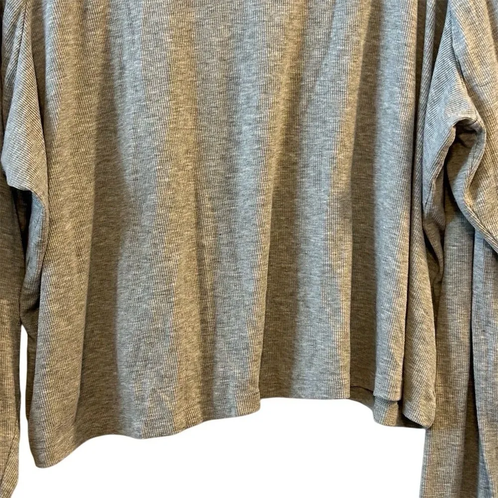 Old Navy Long Sleeve Turtleneck Ultralite Go-Dry Activewear with Thumbholes 2X - Image 4