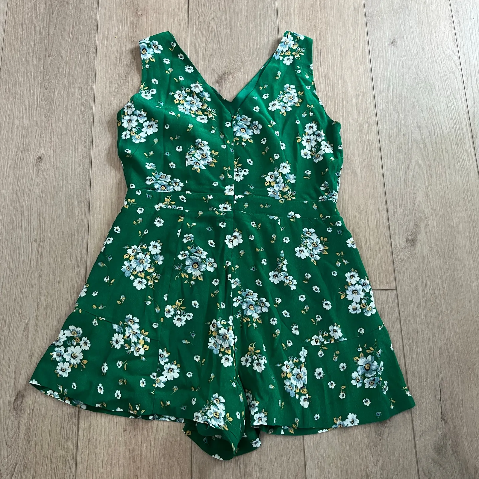 Loft Women’s Green Floral Romper Size 2 - Image 3