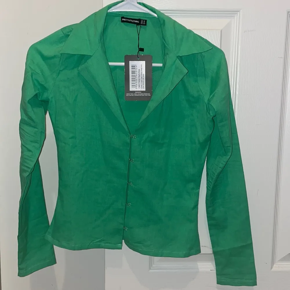 Womens New Pretty Little Thing Green Linen Feel Fitted Hook and Eye Shirt - Image 4