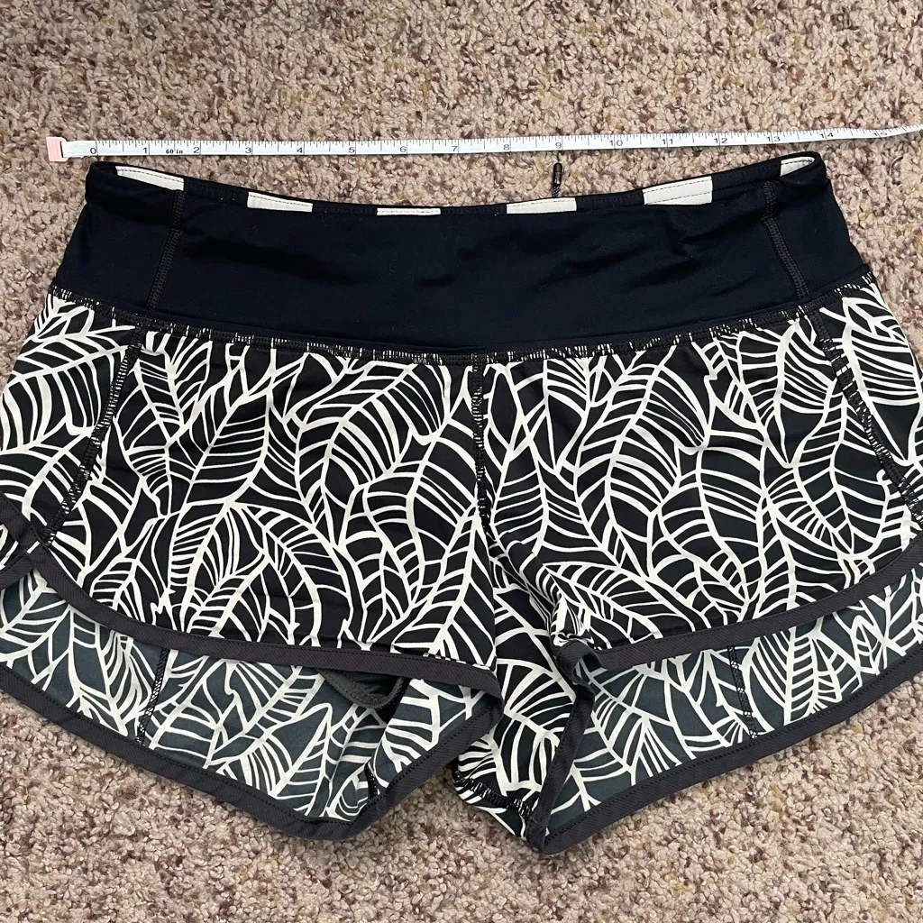 Lululemon Run Speed Short Pretty Palm Black Angel Wing Black size 4 - Image 9