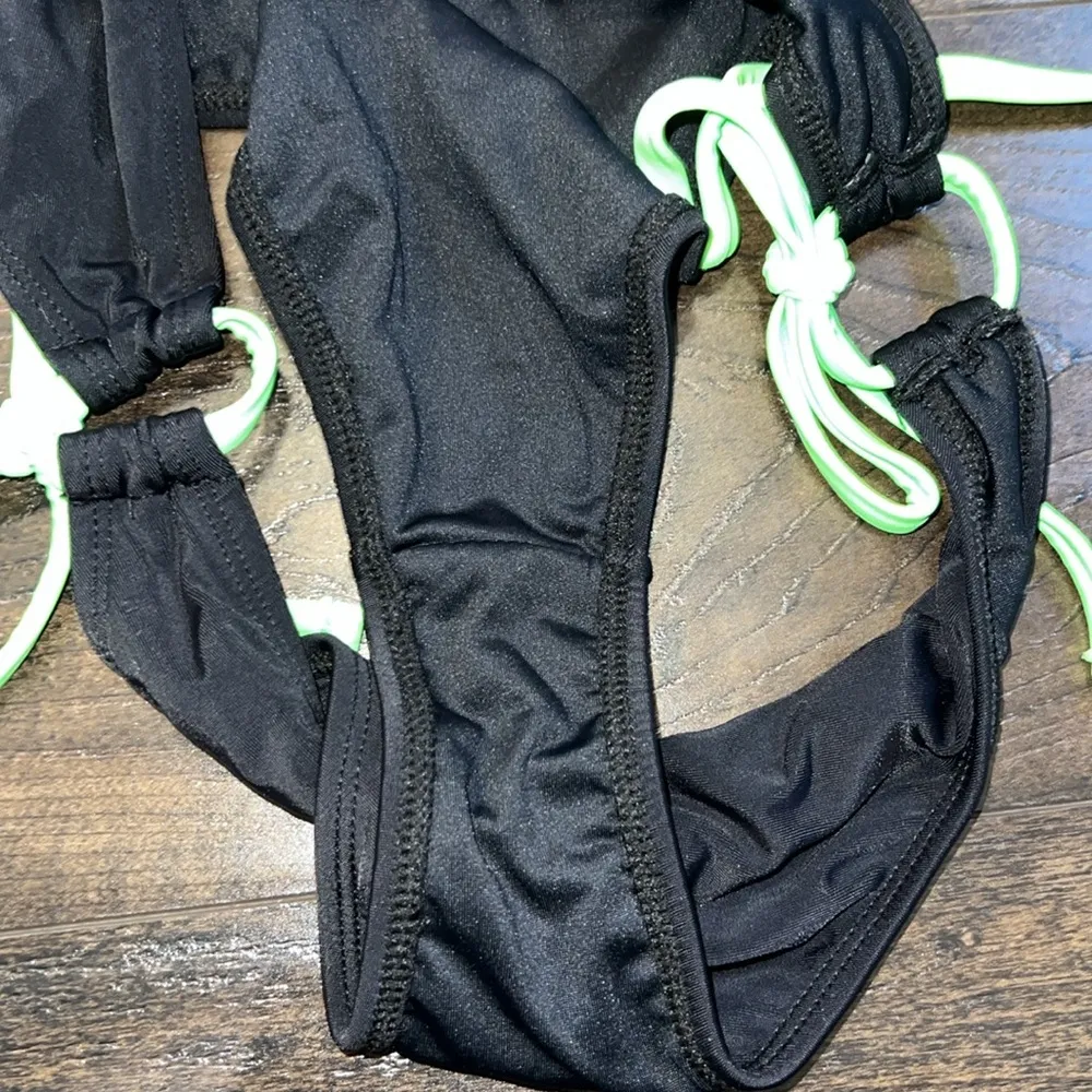 NWOT Bust Enhancing Tie Back Triangle Top & Low Rise Side Tie Bikini Bottoms Set - Image 5