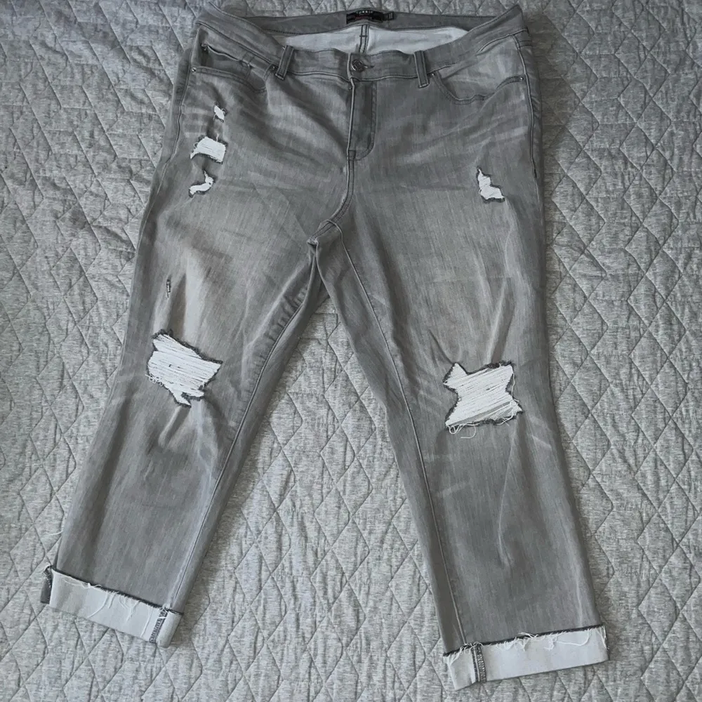 Torrid Crop Boyfriend Straight Super Soft Mid-Rise Jean size 18 grey stretchy - Image 4