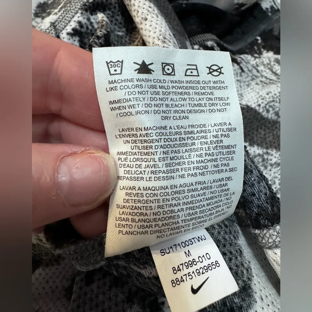 Nike  Women's DriFit Medium Tanktop - Image 8