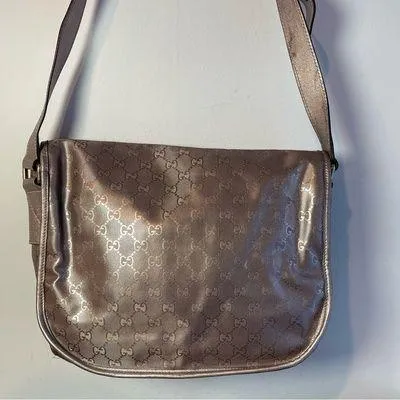 Gucci Imprime Coated Canvas Buckle Flap Messenger Bag - Metallic Gray - Preowned - Image 2