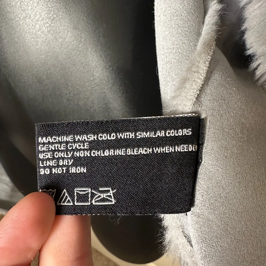 Altar'd State Women's Small Vest Y2K Faux Fur Gray Faux Suede Open Front - Image 7