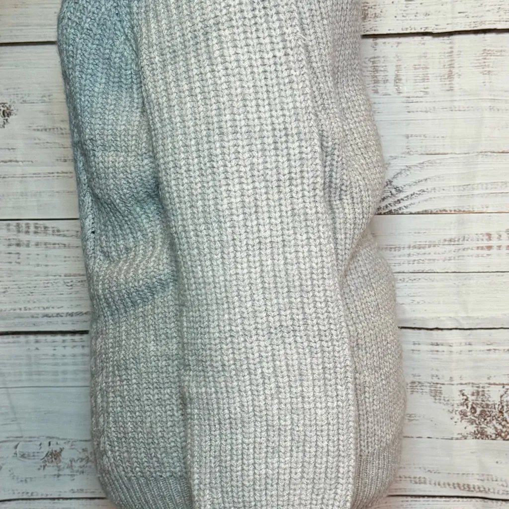 Elegant Cable Knit Turtleneck Sweater - Light Gray - Image 2