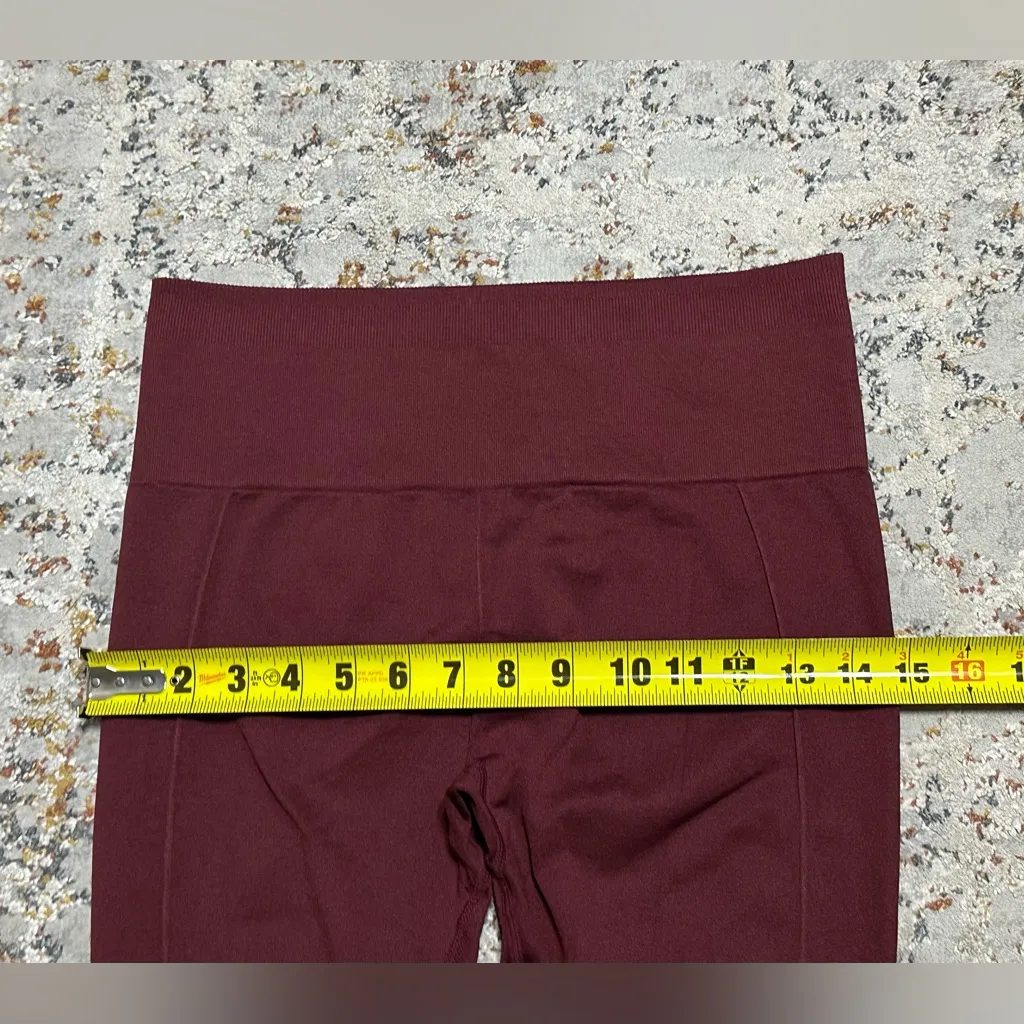 FABLETICS High-Waisted Seamless Ruched Legging Size Medium burgundy - Image 6