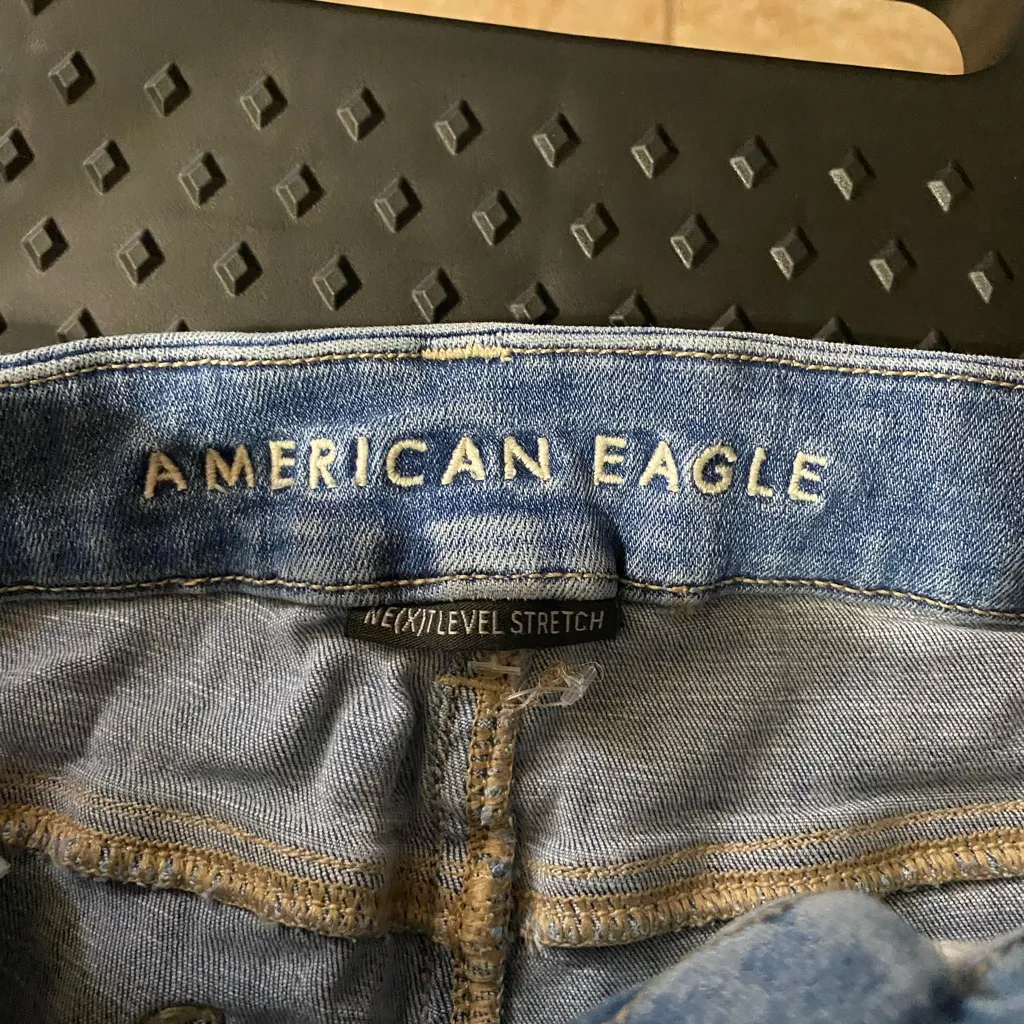 American Eagle Outfitters Curvy Hi-Rise Shortie Jean Shorts Size 4 - Image 3