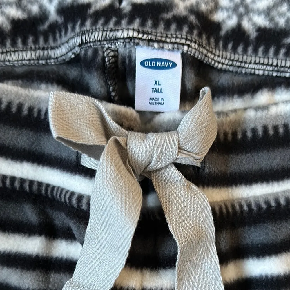 Old Navy Black and White Striped pijama pants - Image 3