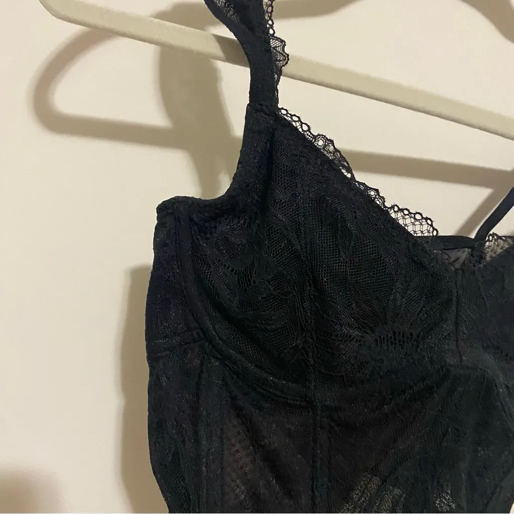 Gilly Hicks Black Lace Corset Top size Small - Image 3