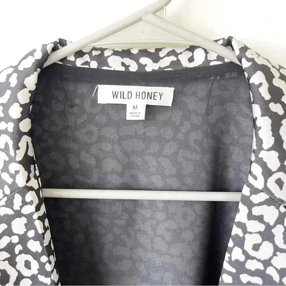 VICI  Resilient Leopard Blazer Medium EUC - Image 6