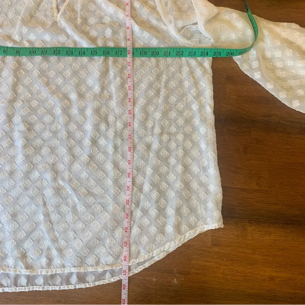 Liz Claiborne size 0X Sheer White with Gold Thread detail Long Sleeves Blouse - Image 2