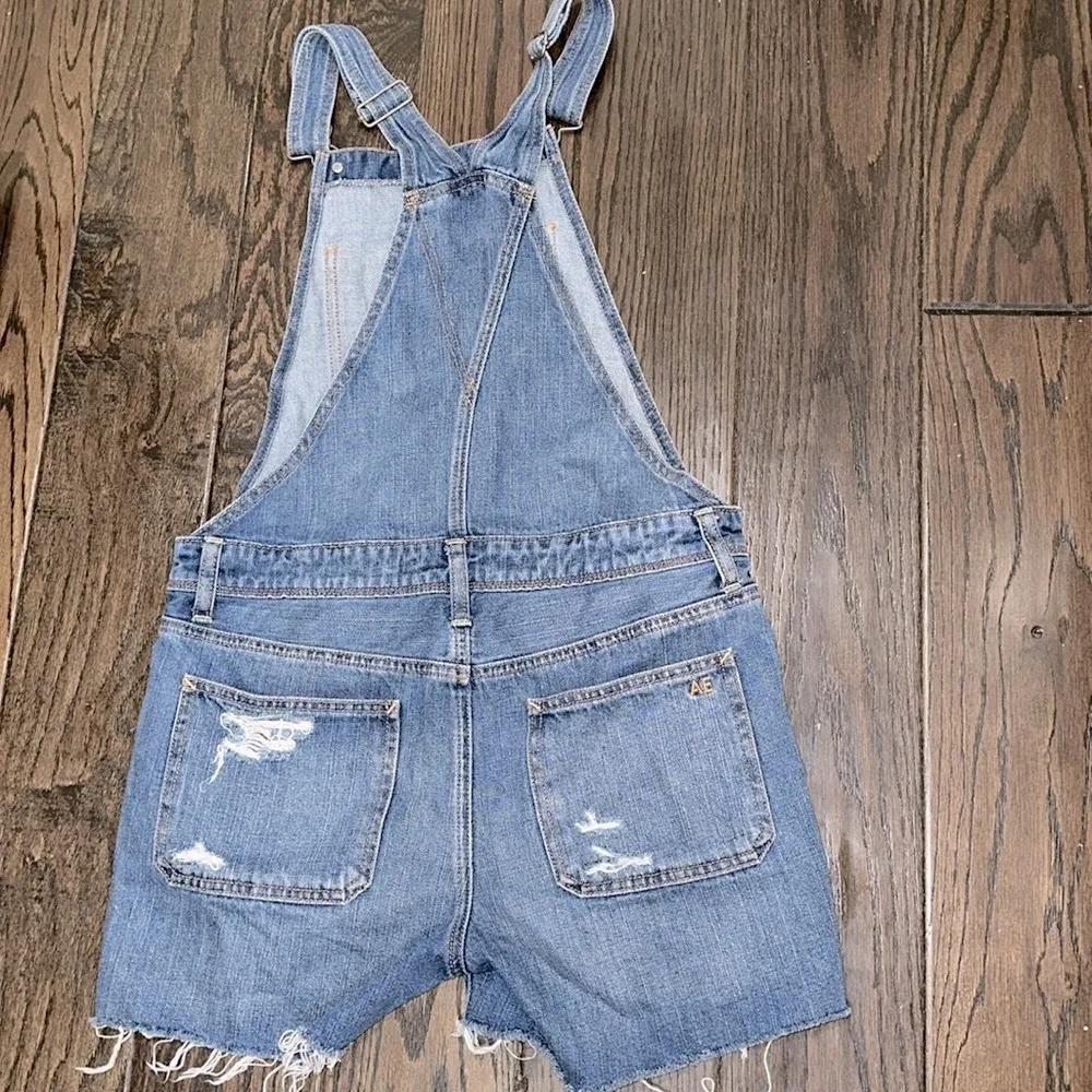 American Eagle denim distressed tomgirl overall shorts size xsmall - Image 7