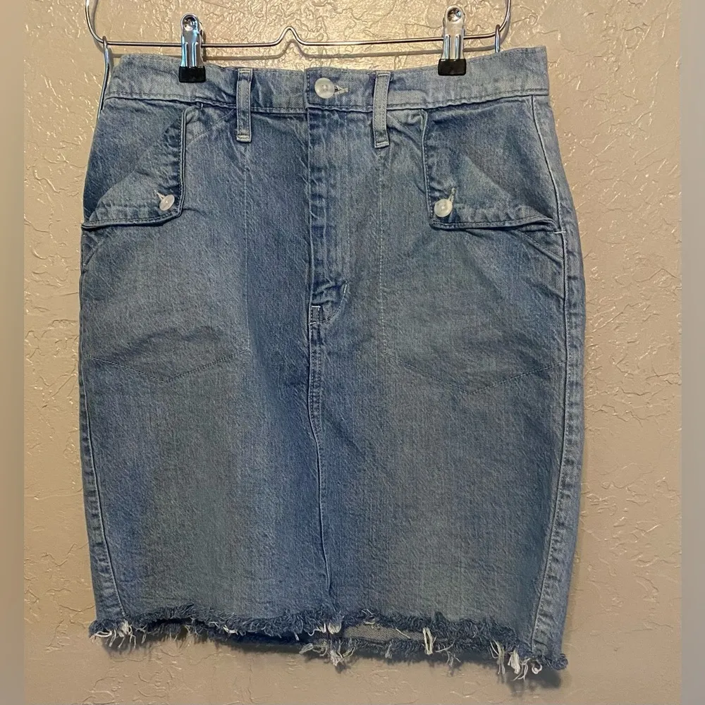 Gap size 10/30 Tall Fold Over Pocket Medium Wash Denim Jean Cut-Off SKIRT - Image 2