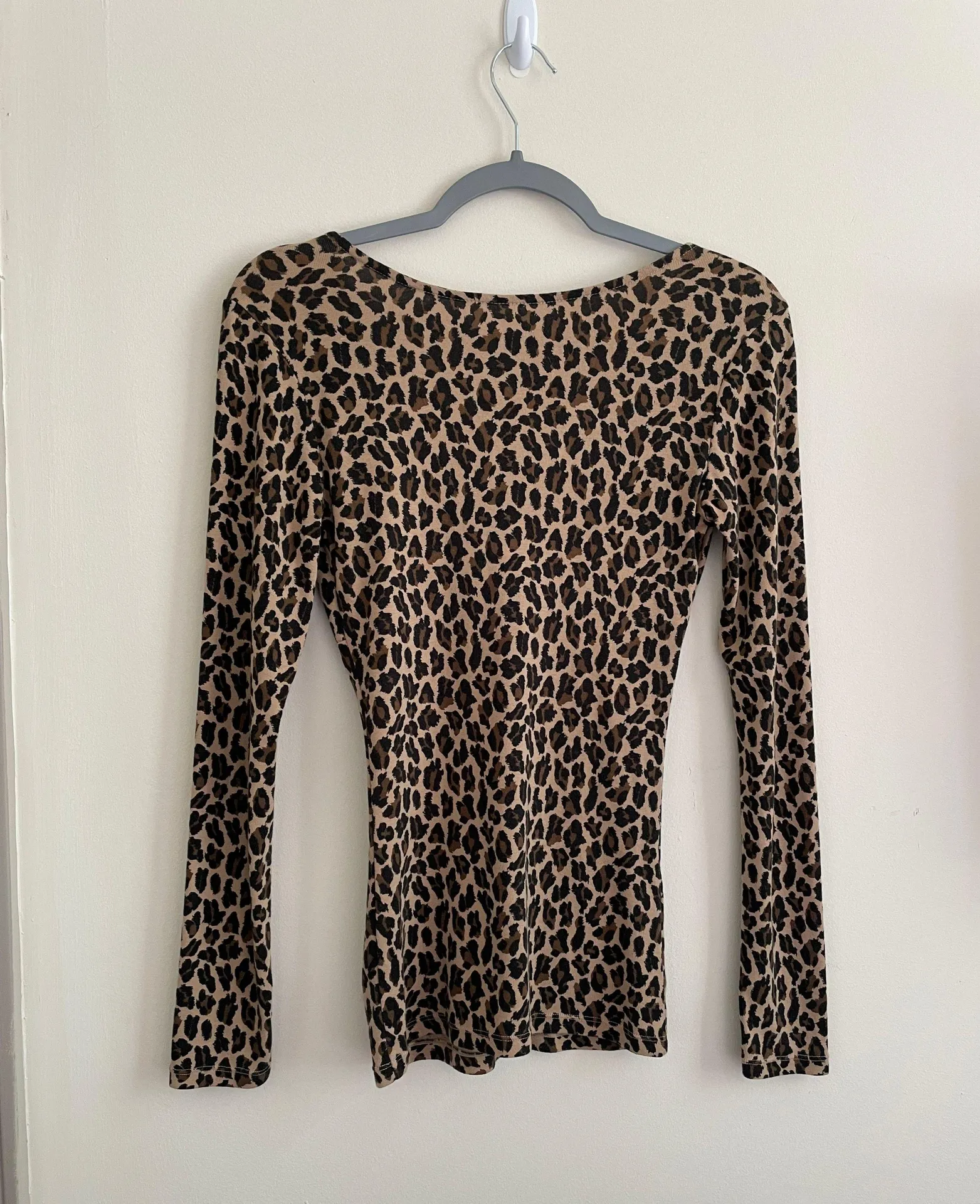 EXPRESS Sexy Basic Vneck Leopard Print - Image 2