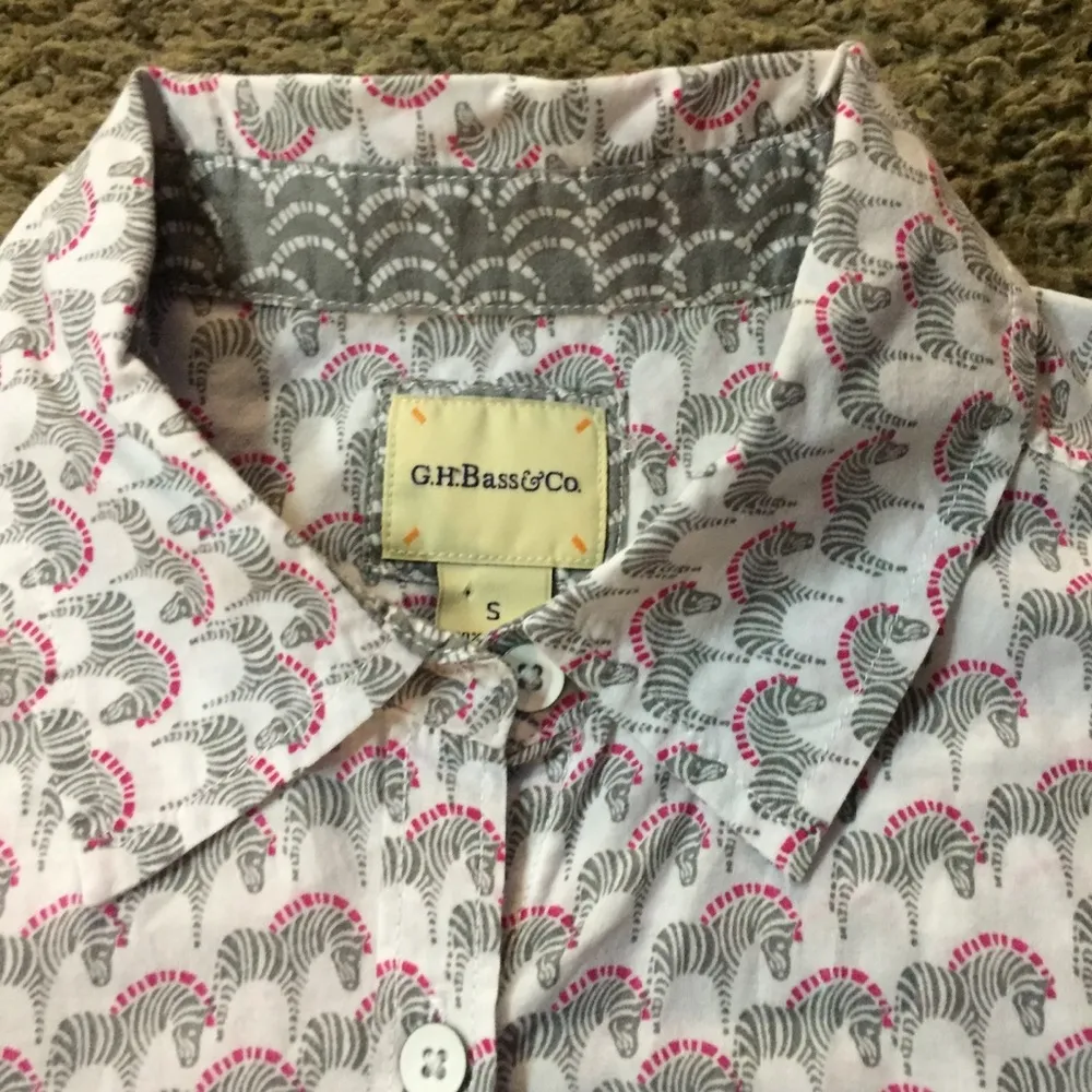 GH Bass & Co Blouse Sz S Gently Used - Image 7